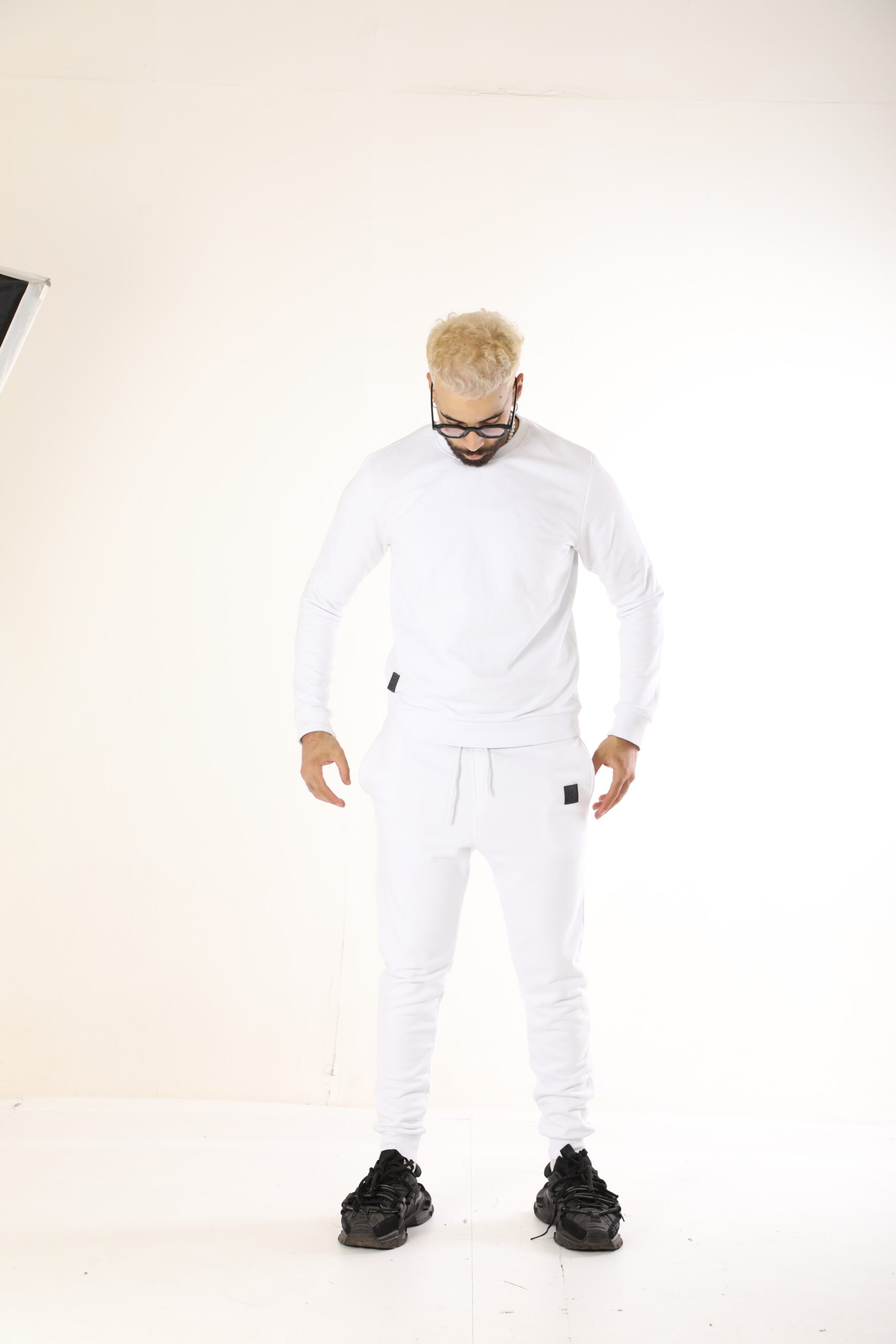 Survêtement Essential – Blanc & Bordeaux – Image 6